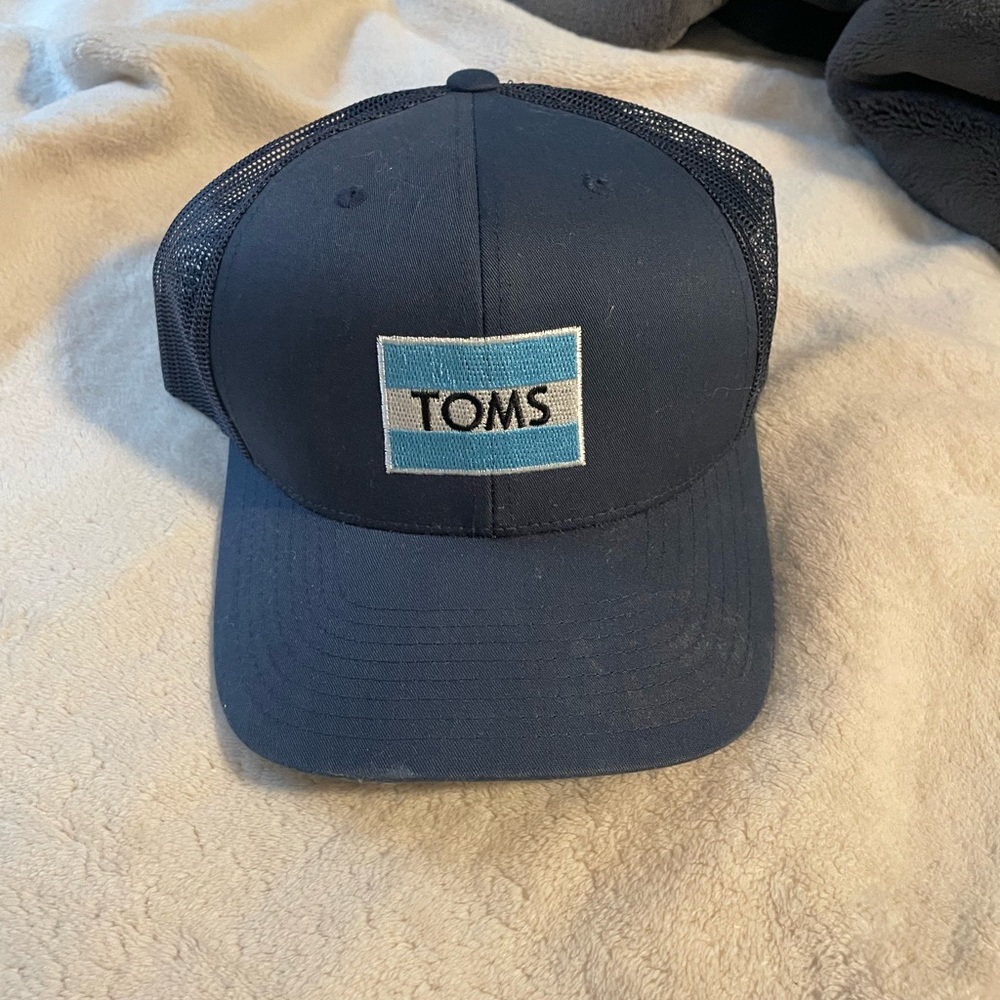 Tom’s Shoes Navy Trucker Hat. One Size. Adjustable